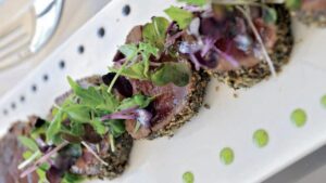 Lire la suite à propos de l’article recette Tataki de taureau menthe sésame